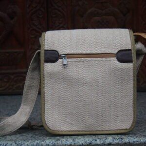 The Versatile Minimal Side Bag: Perfect Blend of Style and Functionality